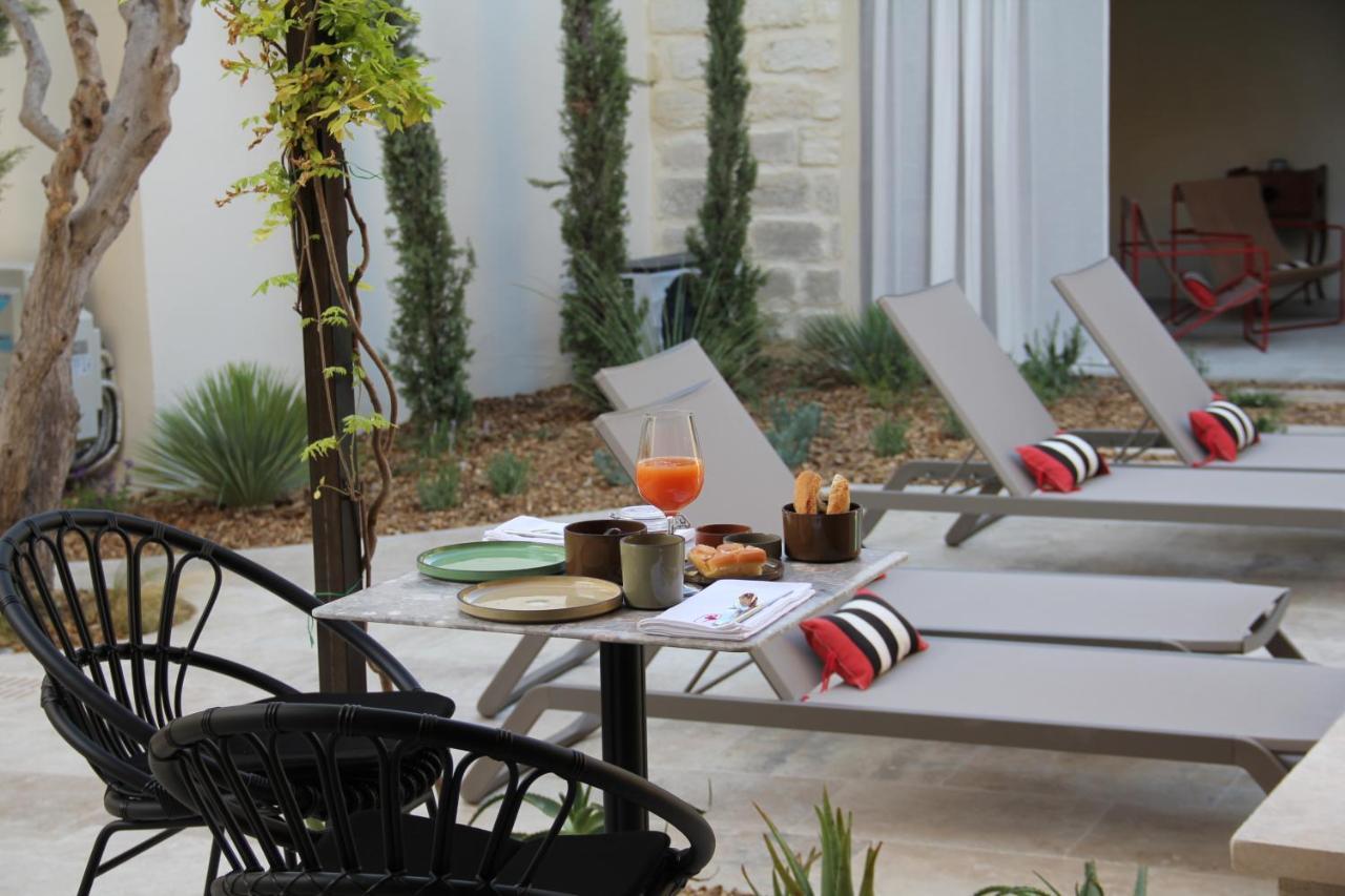 Hotel Marcelle En Camargue Aigues-Mortes Esterno foto