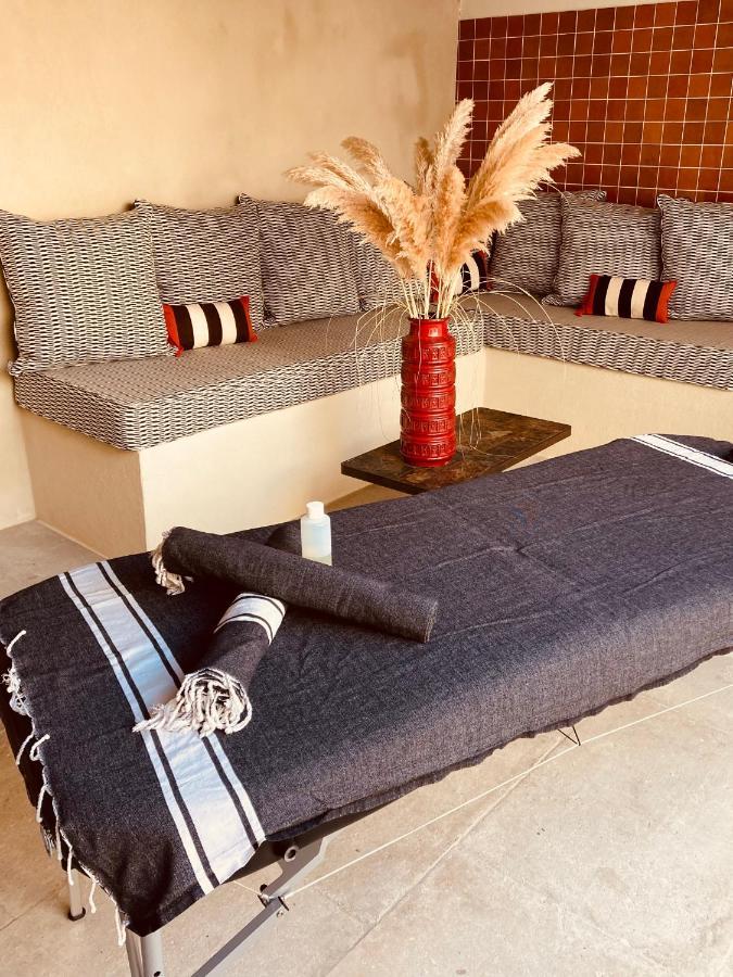 Hotel Marcelle En Camargue Aigues-Mortes Esterno foto
