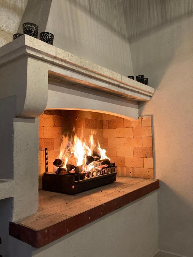 Hotel Marcelle En Camargue Aigues-Mortes Esterno foto