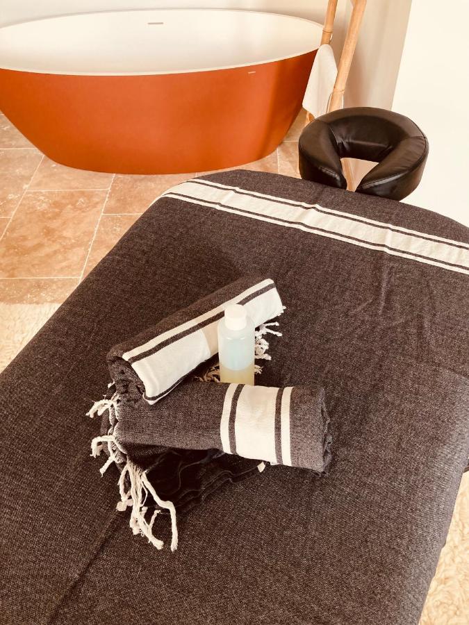 Hotel Marcelle En Camargue Aigues-Mortes Esterno foto