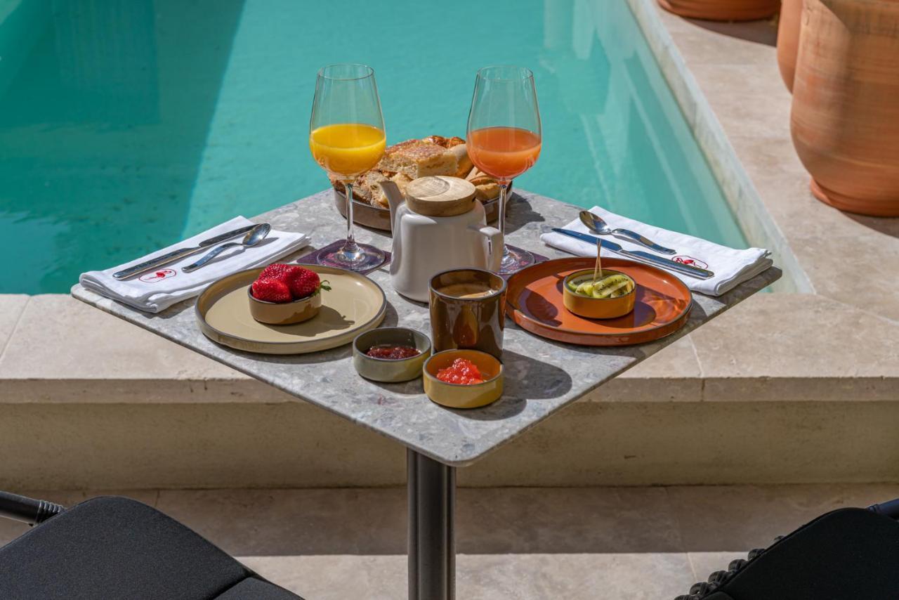 Hotel Marcelle En Camargue Aigues-Mortes Esterno foto